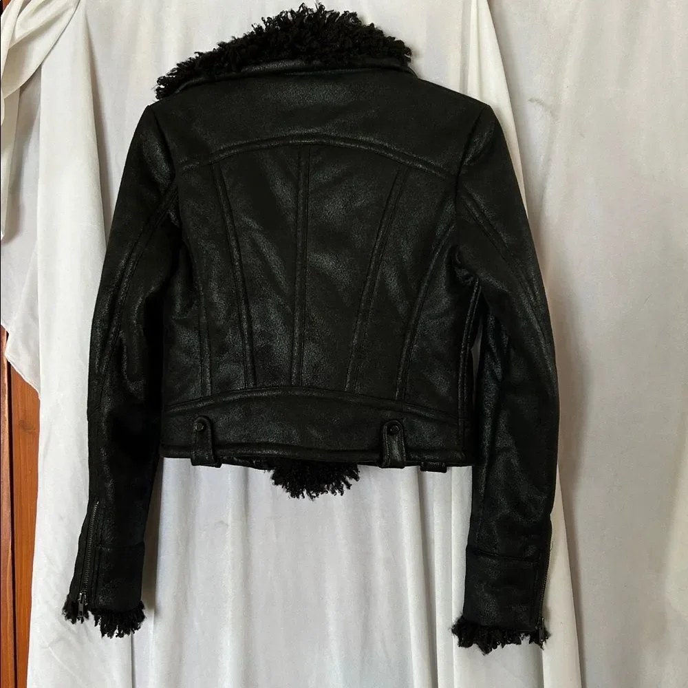 Forever 21 Black Faux suede crop Jacket with Faux Fur side zip size s/p. CJ